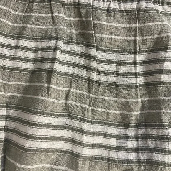 Kiwi & Punch. Adjustable striped top. Looks fresh and stylish. Size M. - Picture 3 of 7